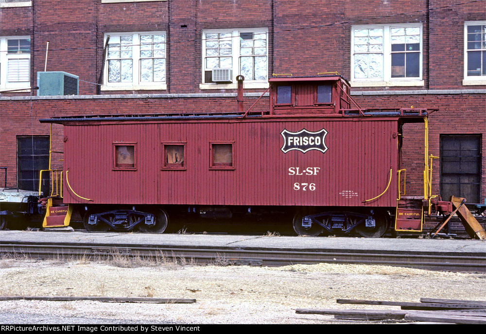 Frisco woodside caboose SLSF #876 in museum.